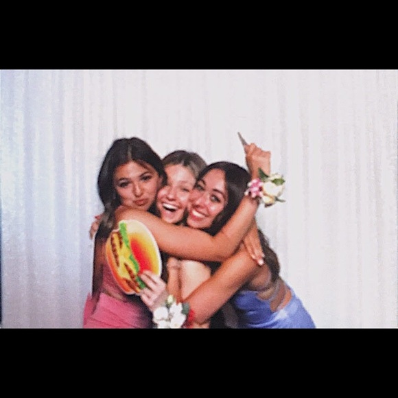 Meet your Posher, Julia - Picture 2 of 3